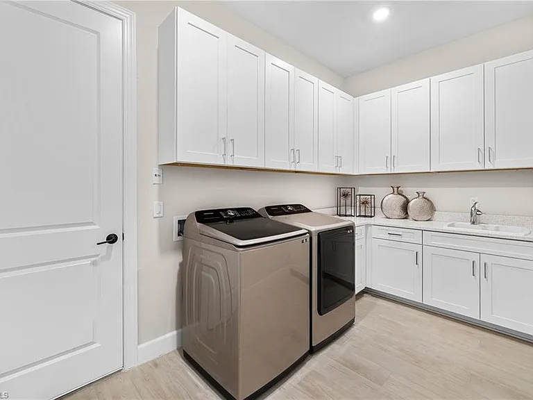 17489 Aquila Ct — Photo 37