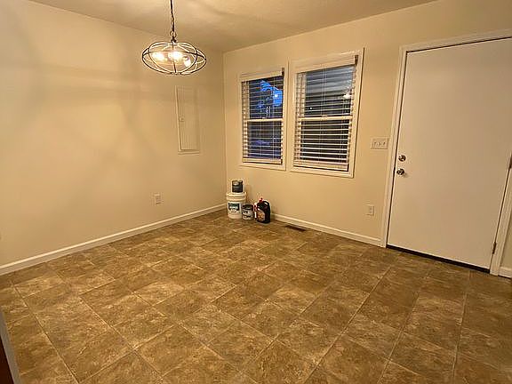 4th image of 601 W Main Ave