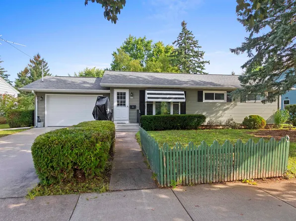 896 W 18th Ave, Oshkosh, WI 54902