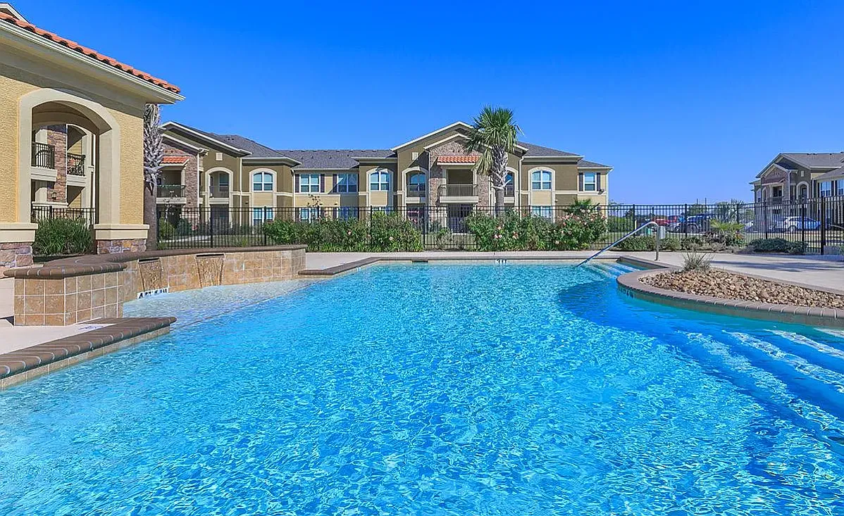 Building Photo - Villas on Independence