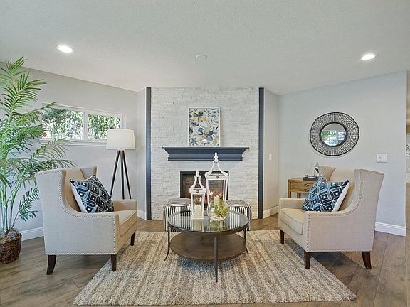 5th image of 2741 Maison Way