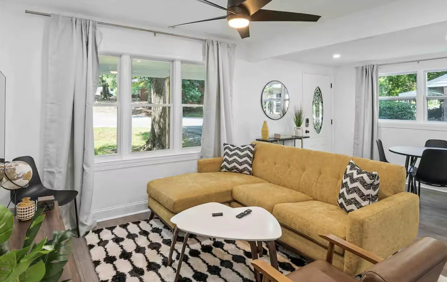 3 bed, 2.0 bath, 1300 sqft, $1,118 — Photo 3