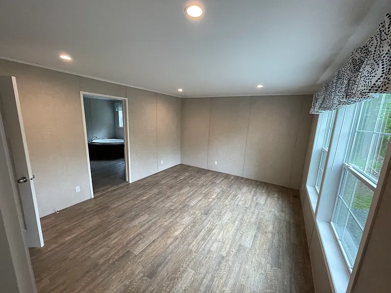 20 Glenn Ave — Photo 8