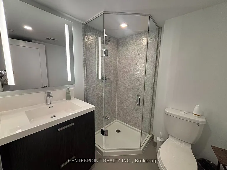 50 McCaul St #707 — Photo 10