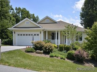 17 Green Meadow Ct, Flat Rock, NC 28731