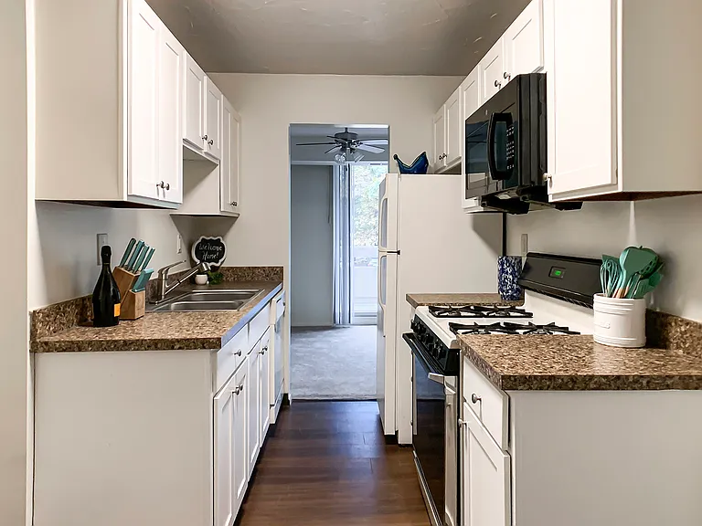 Pine Ridge Apartments — Photo 19
