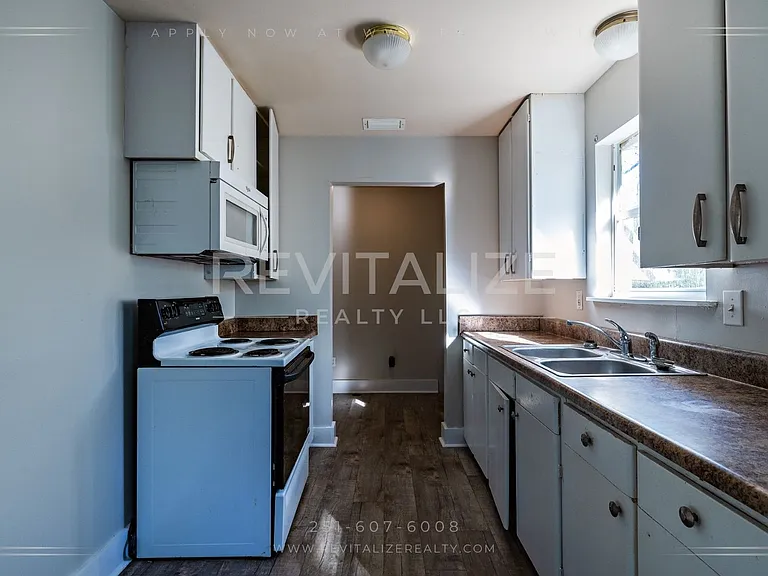 1746 Cody Rd N — Photo 10
