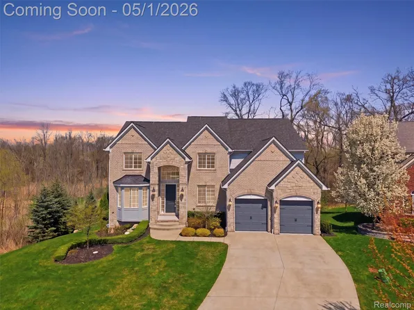 1450 Greythorne Dr, Lake Orion, MI 48359