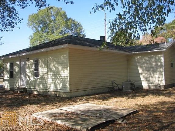 4th image of 75 Woods St