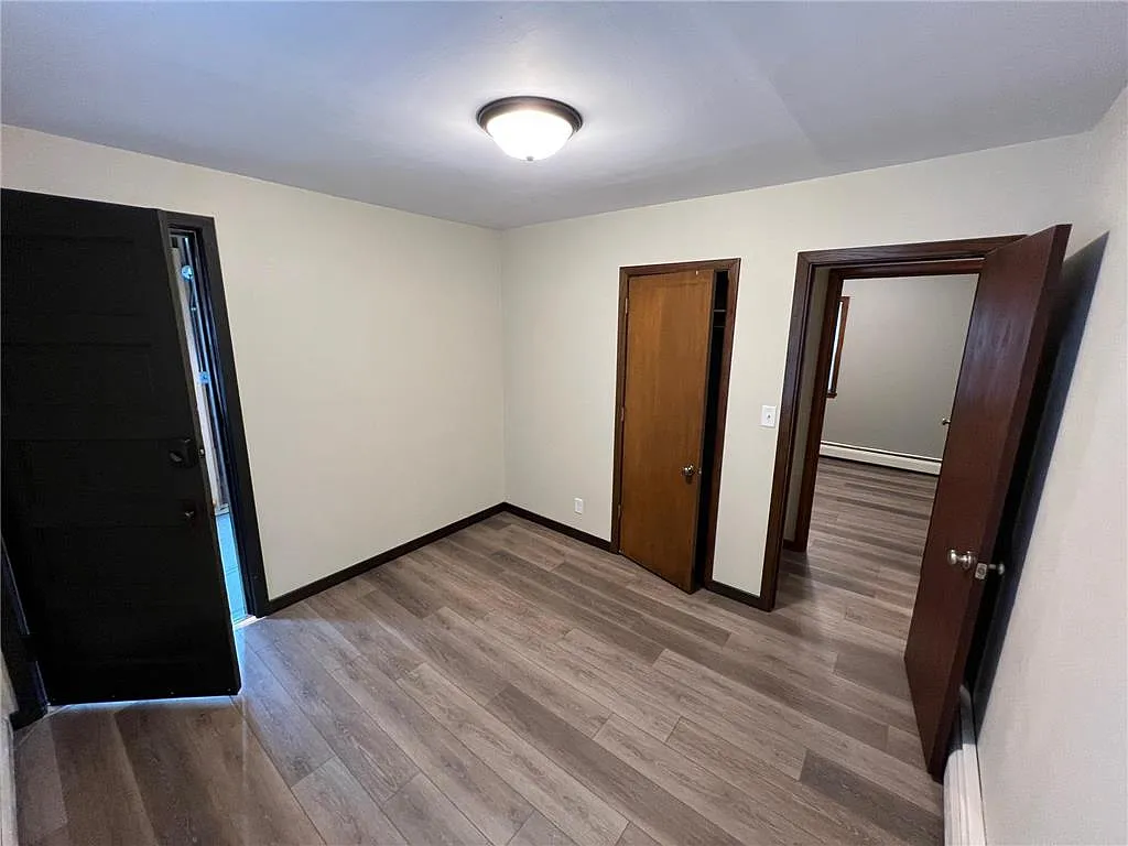 3 bed, $1,650 — Photo 2