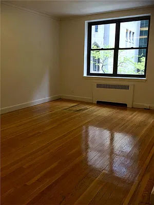Rented by Siderow Residential Group | media 2
