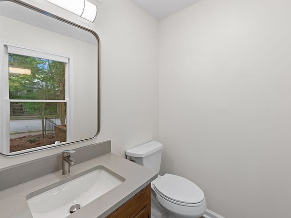 5th image of 1001 Atlantic Dr NW