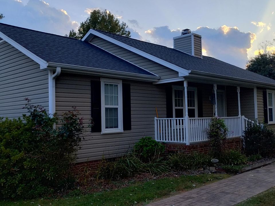 2nd image of 1724 Daniels Farm Rd