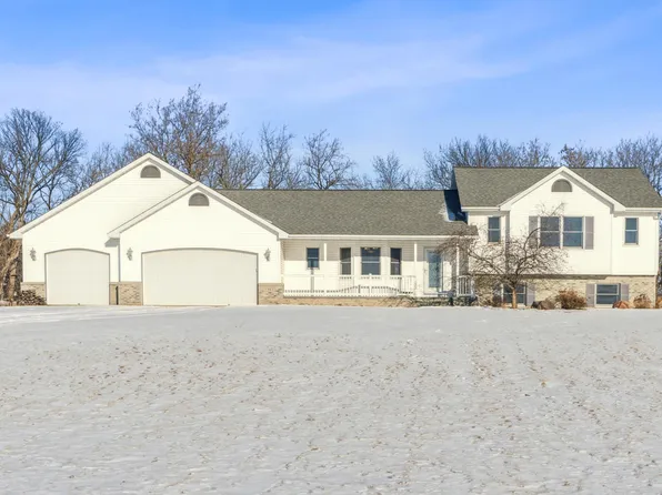 963 Sadies Ln, Hudson, WI 54016
