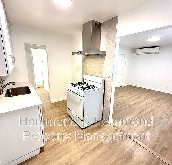 5854 Tujunga Ave #2 — Photo 10