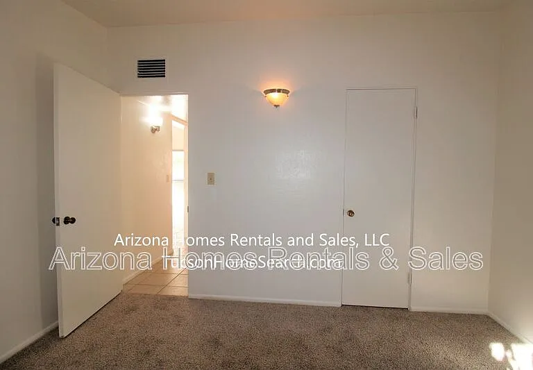 3535 N Country Club Rd — Photo 11