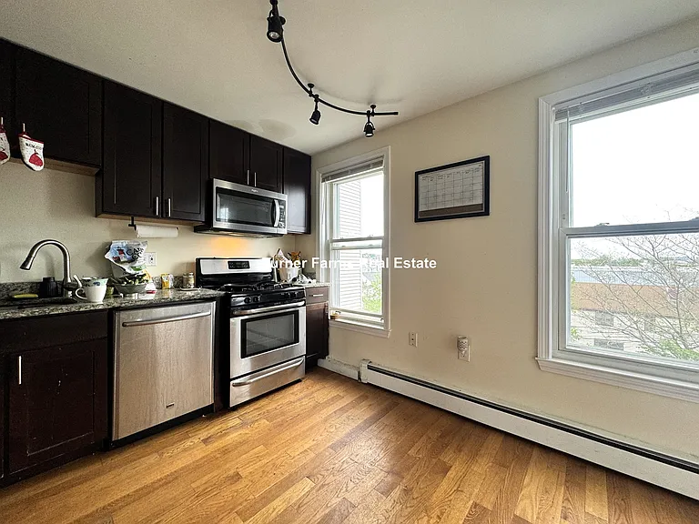 30 Wordsworth St #2F — Photo 5