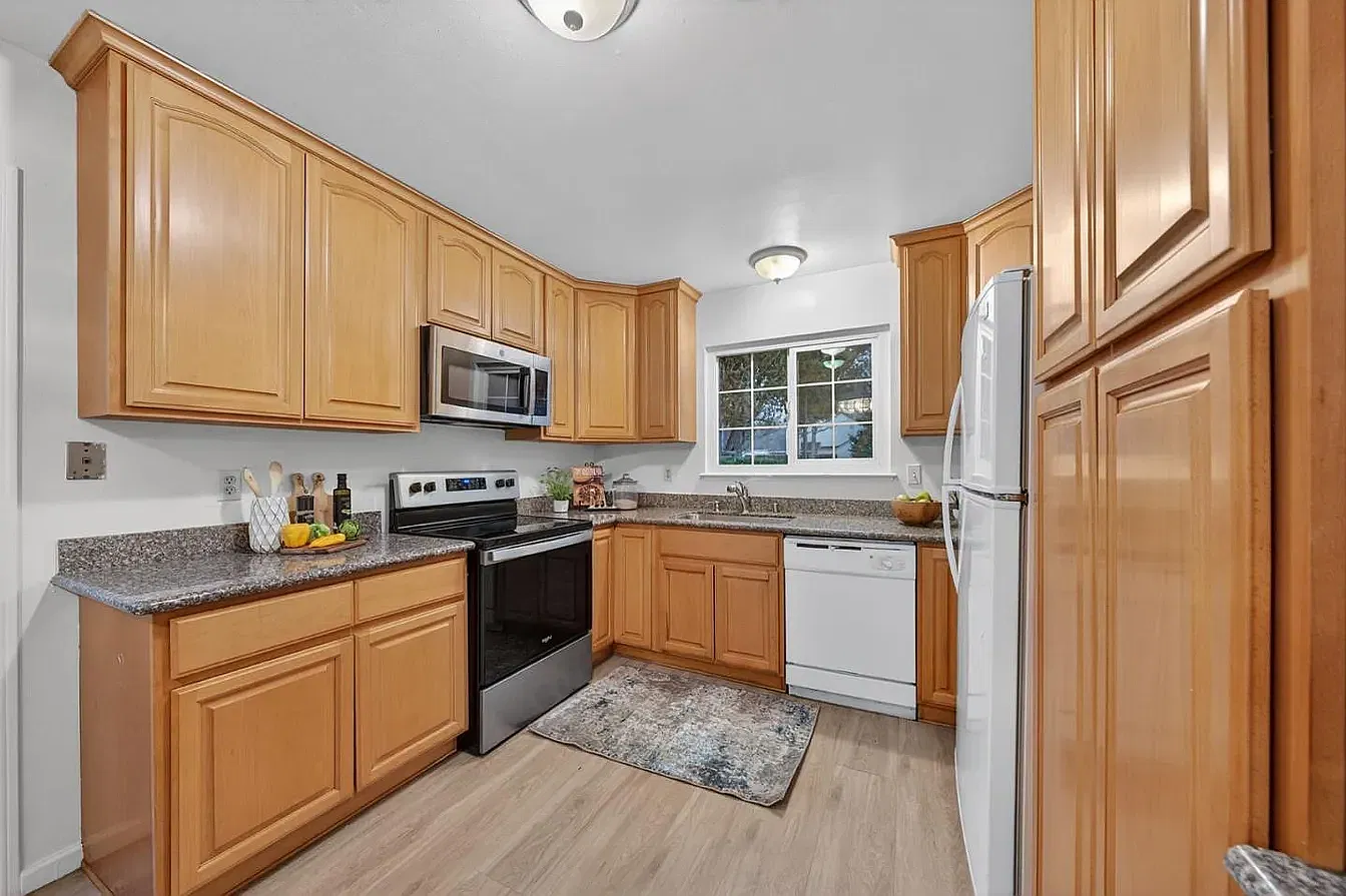 3 bed, 1267 sqft, $4,300 — Photo 3