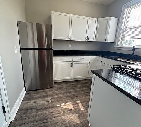 2nd image of 124 1/2 E Sibley St APT 21