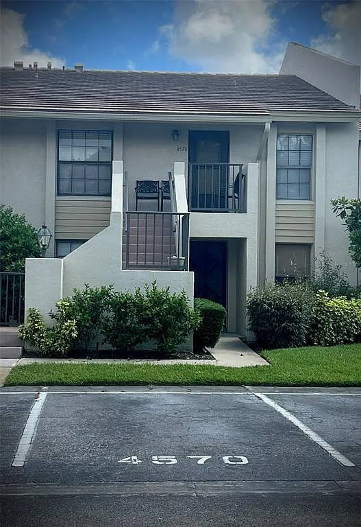 2 bed, 2.0 bath, 1060 sqft, $3,800 — Photo 1