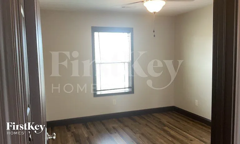 660 Superior Ln — Photo 8