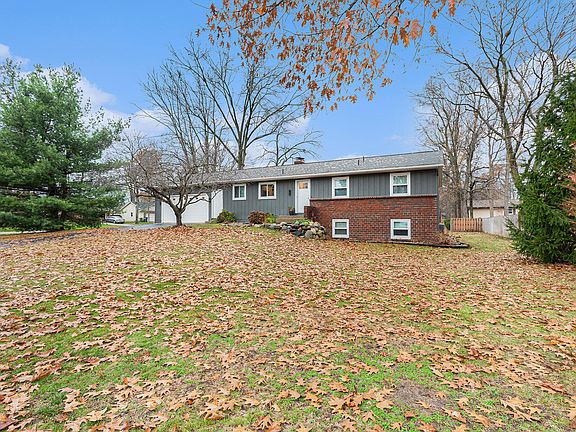 3rd image of 4261 Yorkshire Dr