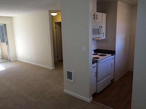 4th image of 888 Tamarack Ln