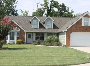 806 N Peppercorn Ln, Rossville, GA 30741
