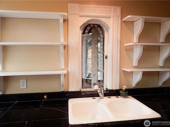 5th image of 8422 NE 141st St