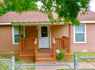 1409 N Heideke St, Seguin, TX 78155