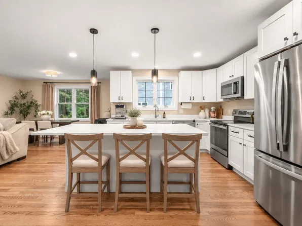 65 Castine St, Worcester, MA 01606