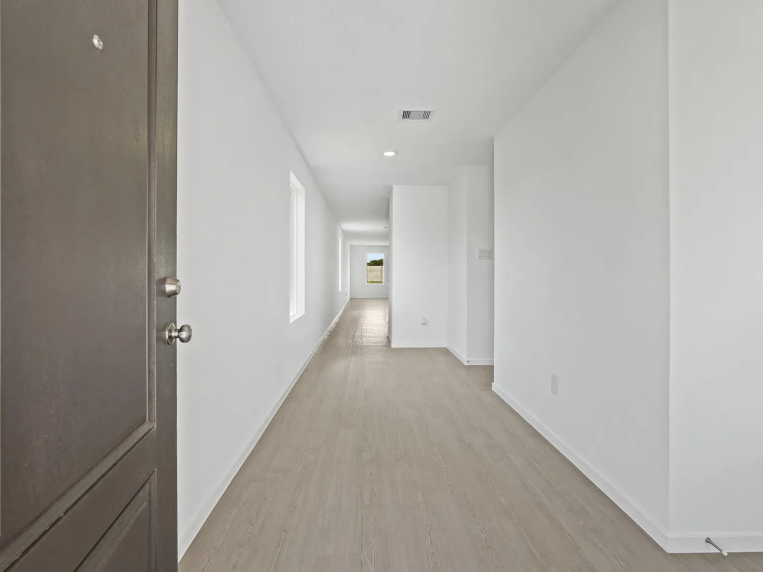 4 bed, 2.0 bath, 1656 sqft, $2,050 — Photo 2