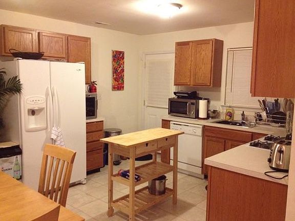 3rd image of 34 Henry St #A