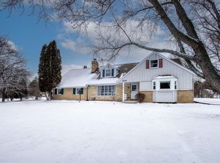 2202 W Mequon Rd, Mequon, WI 53092