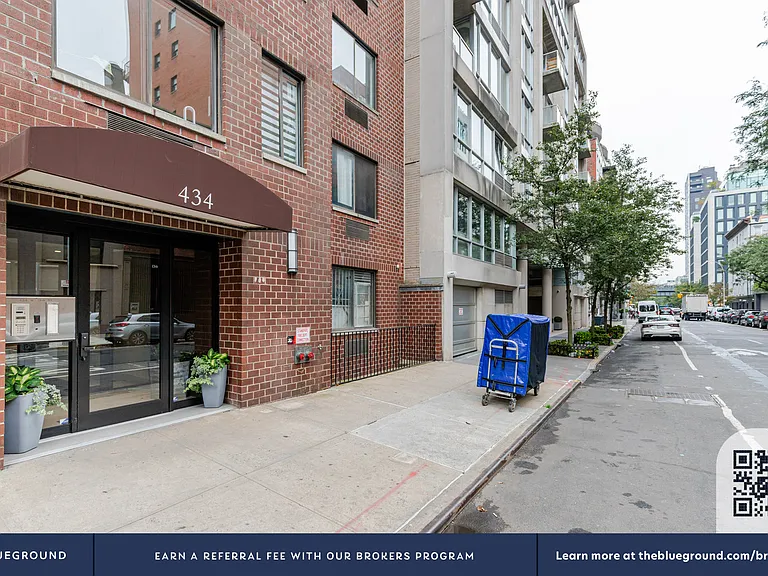434 W 19th St #6A — Photo 18