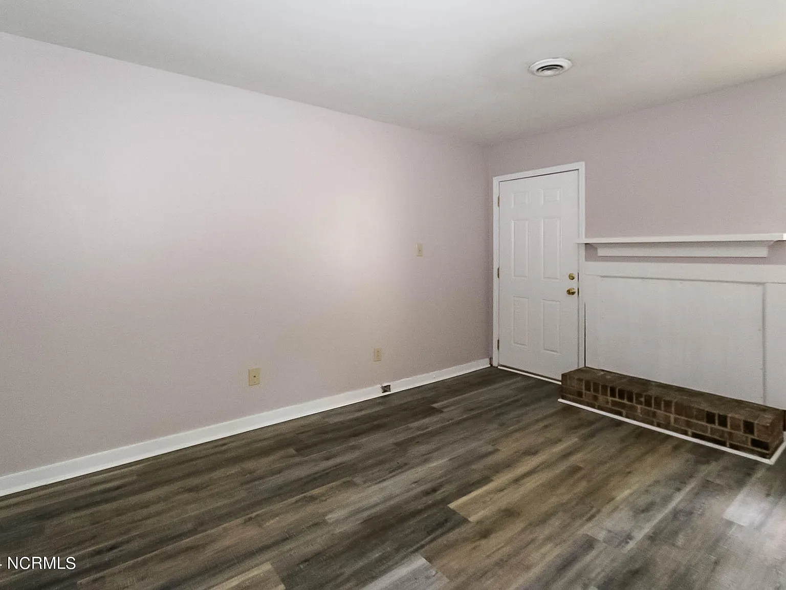 2 bed, 1.0 bath, 831 sqft, $1,000 — Photo 3