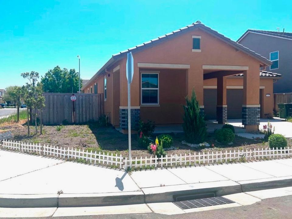 1st image of 840 Stawell Dr