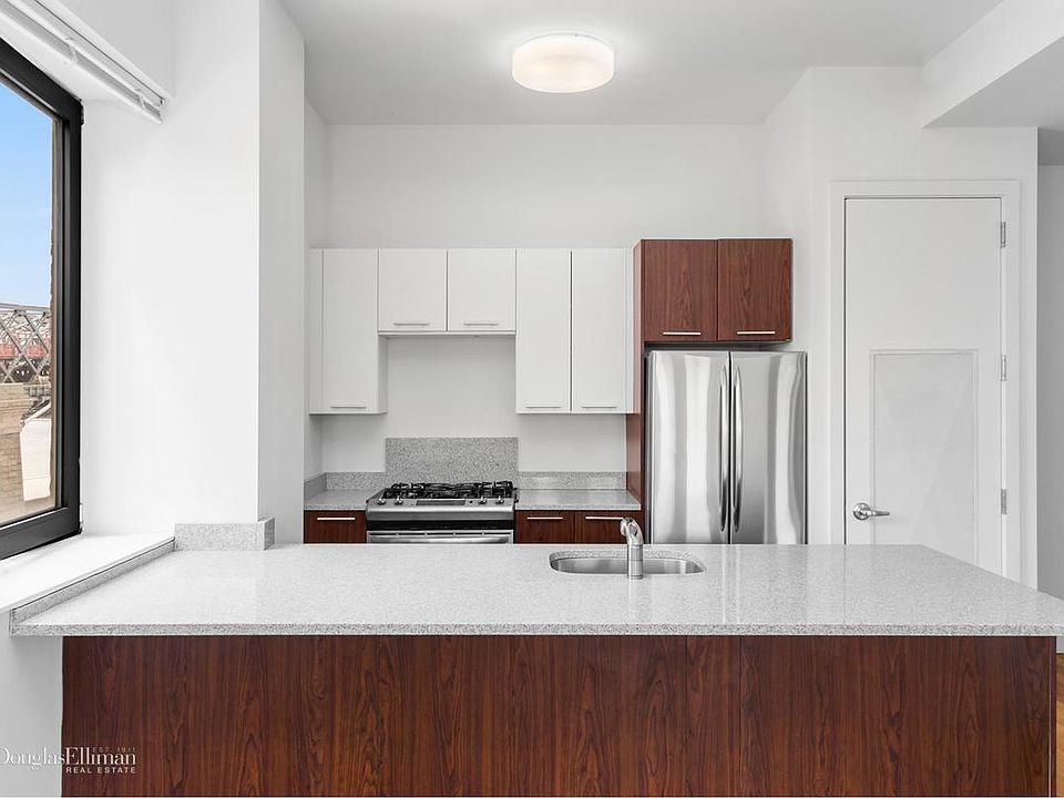 1st image of 390 Wythe Ave APT 6J