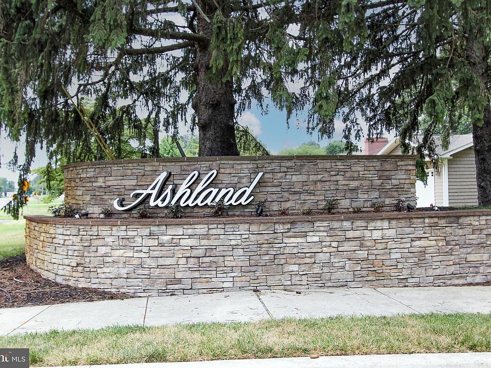 1st image of 145 E Clarendon Dr