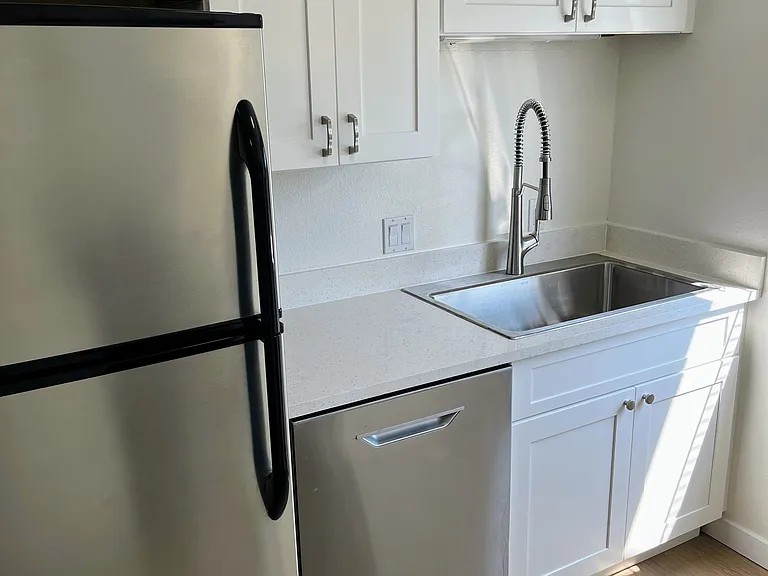 6553 California Ave SW #2 — Photo 4