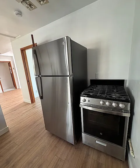 406 N Clementine St — Photo 13