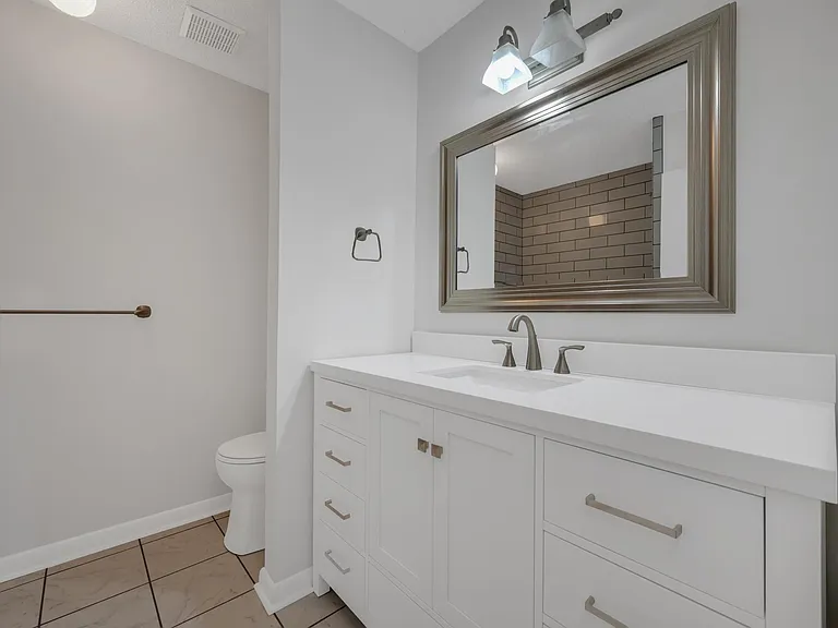 102 Jennings Dr #B — Photo 2