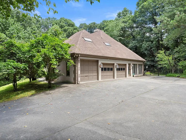 5785 Northside Dr — Photo 43
