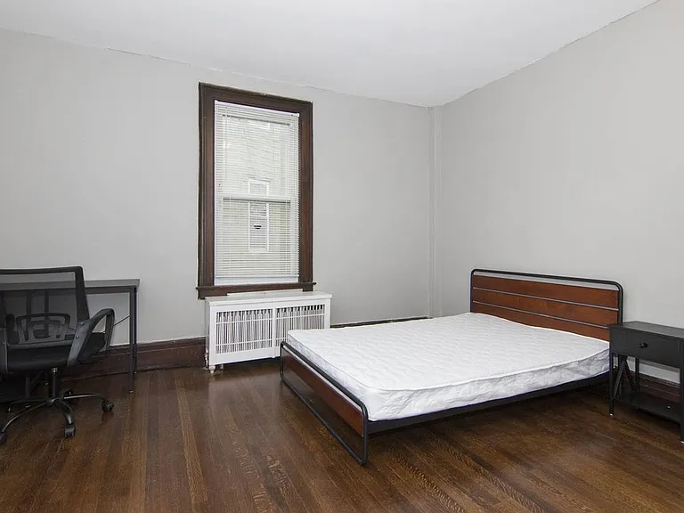 131 Hawley St — Photo 5