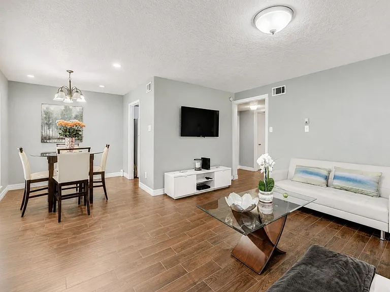 7900 Westheimer Rd #231 — Photo 2