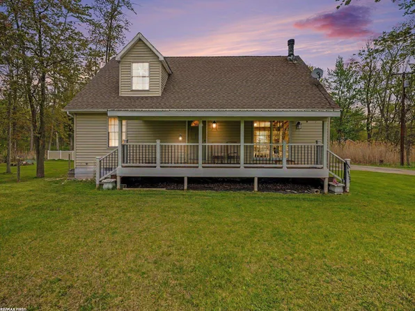 221 Frasier Blvd, Harsens Island, MI 48028