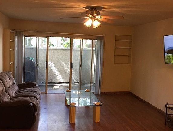 3rd image of 20134 Leadwell St Unit 112
