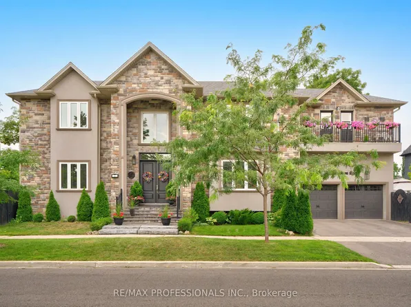 2 Charleston Rd, Toronto, ON M9B 4M7