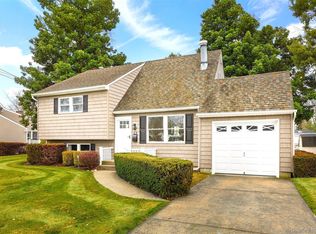 43 Circuit Rd, Bellport, NY 11713