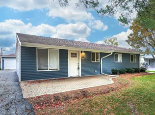 153 Queenswood Rd, Bolingbrook, IL 60440